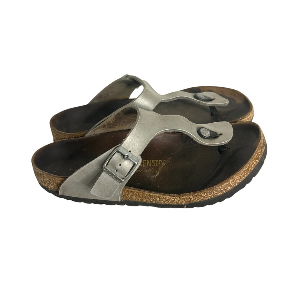 Birkenstock Gizeh sandals in a metallic silver finish size 41